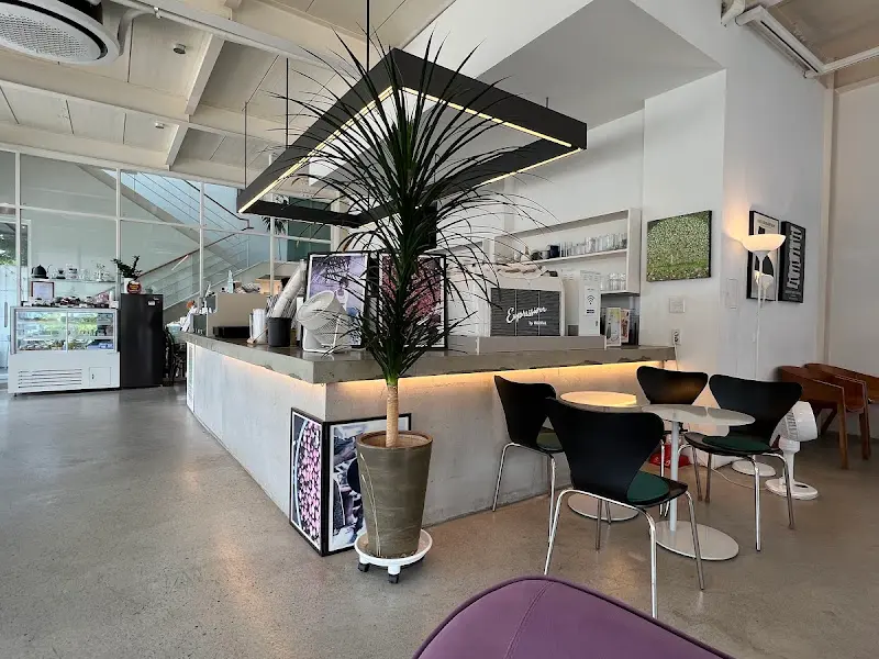 카페 내부 전경