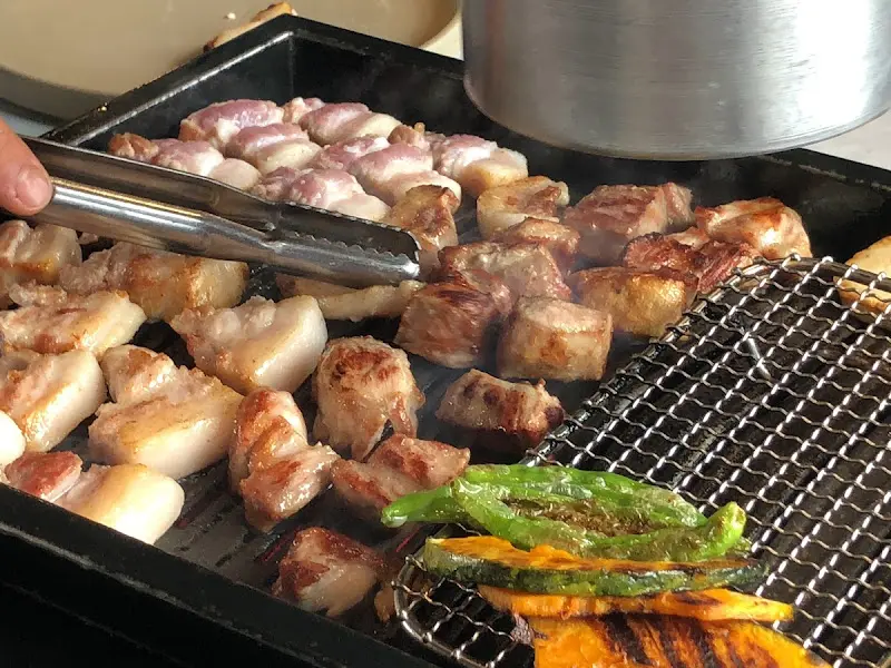 돈사돈 외부 전경