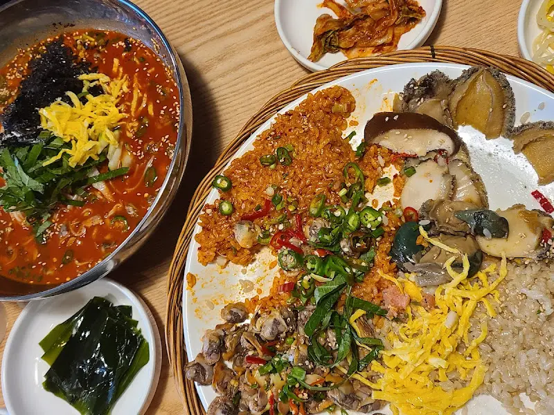 푸짐한 꼬막 비빔밥 한상차림