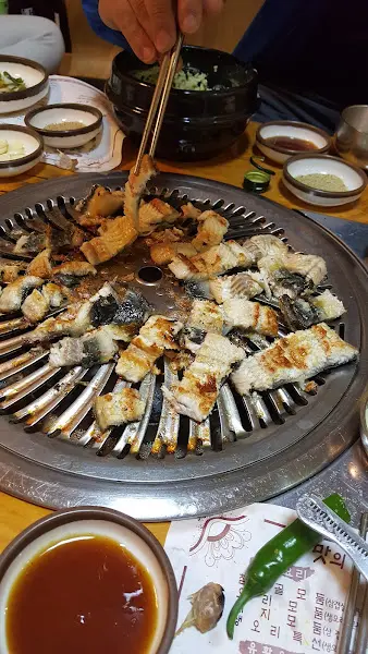 잘 구워진 오리고기