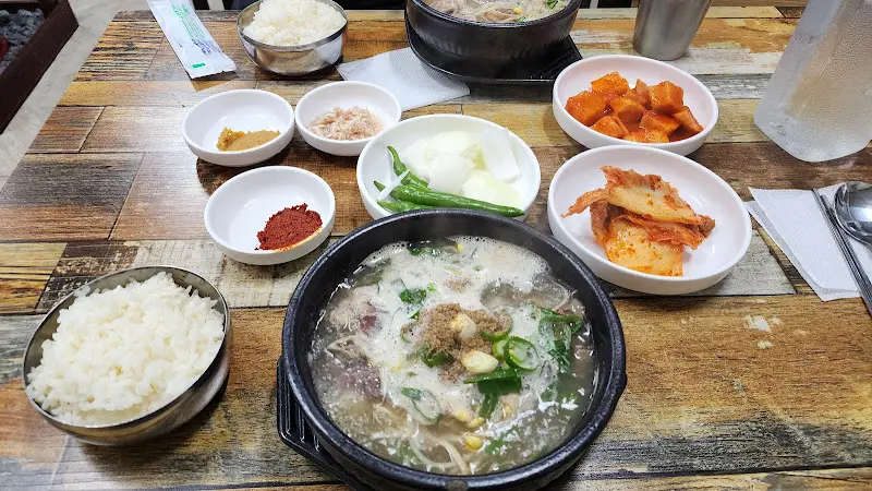 살고기국밥 비주얼