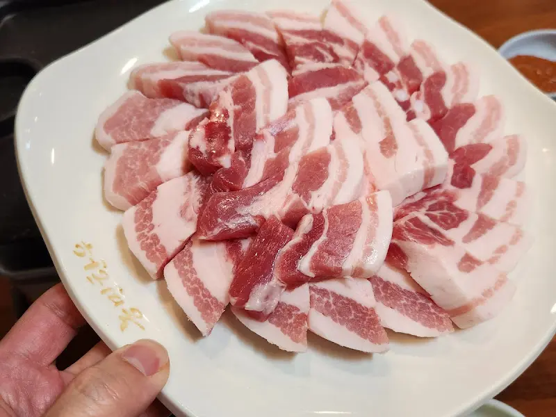 돼지고기 생고기