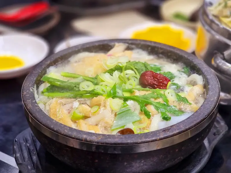 돌냄비 우동 근접샷