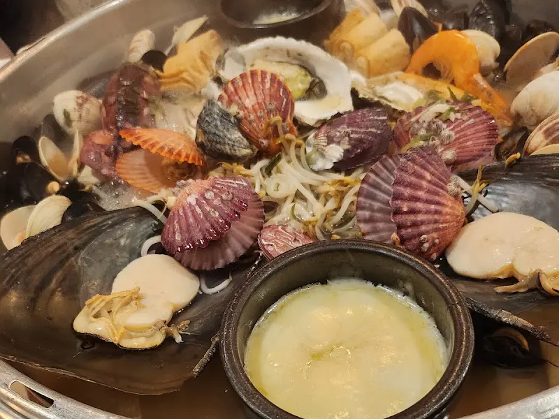 푸짐한 조개전골의 모습