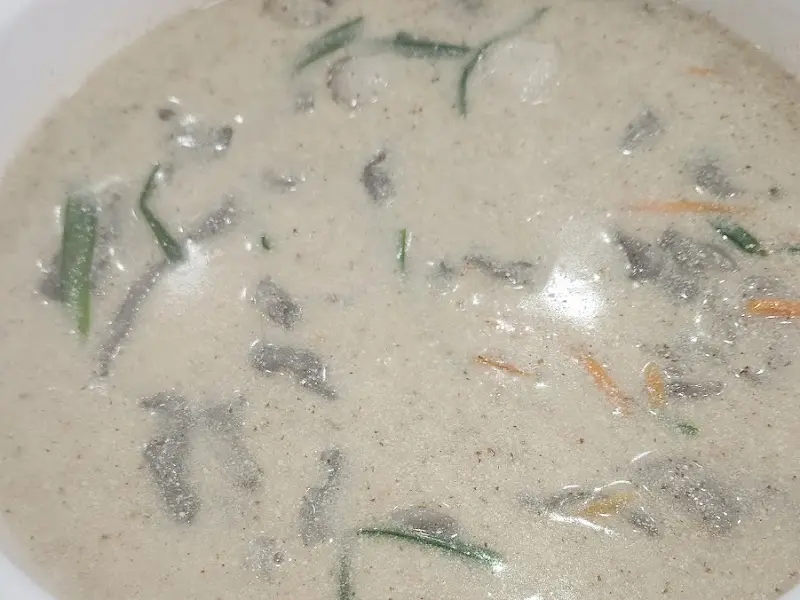 들깨 가루가 듬뿍 들어간 들깨수제비 국물