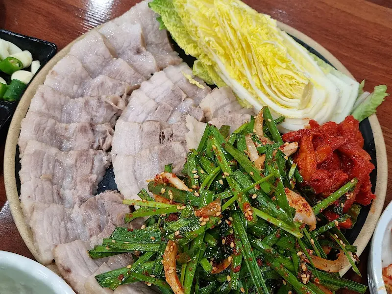 윤기가 좔좔 흐르는 보쌈