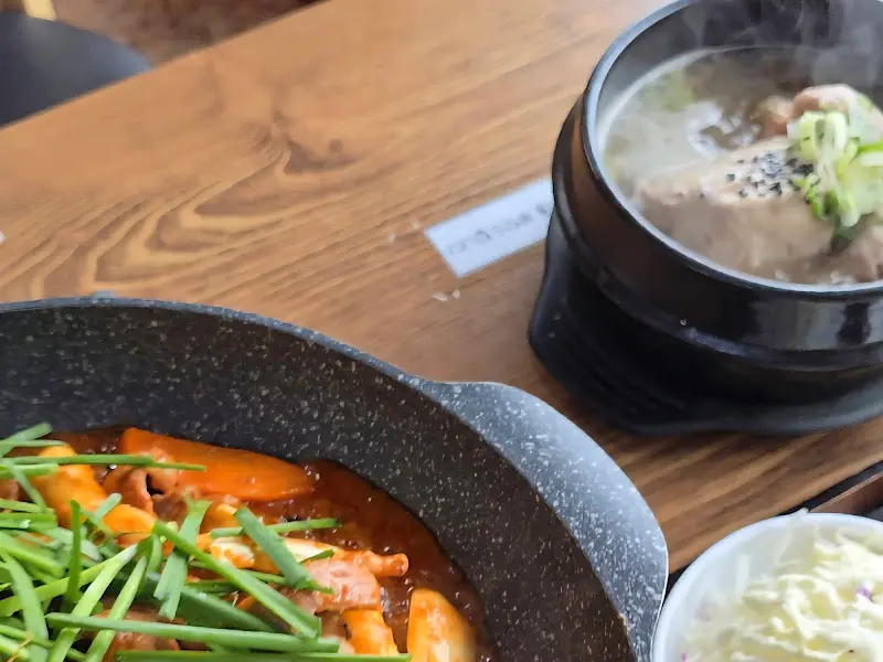 오리불고기와 삼계탕 한 상 차림