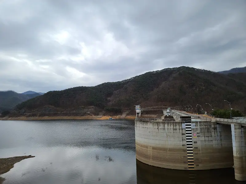 군위댐의 웅장한 모습