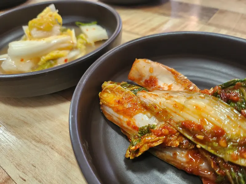 정갈한 깍두기와 김치