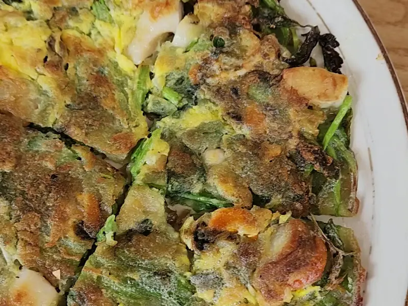 미나리 해물전 근접샷