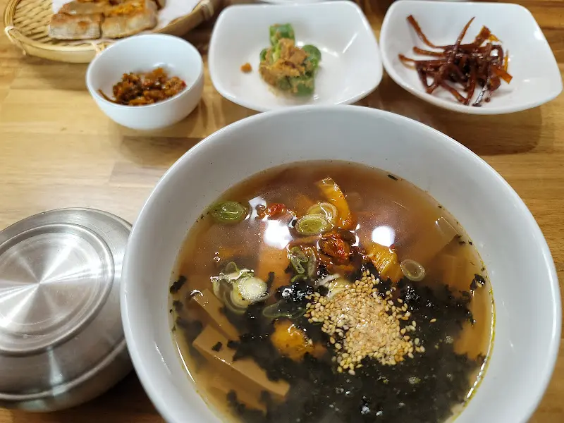 묵밥 디테일 샷