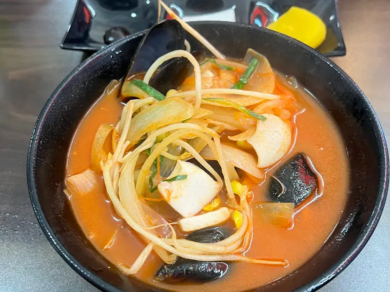 푸짐한 해산물이 인상적인 짬뽕