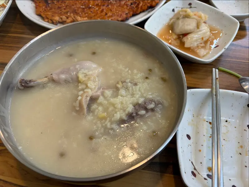 닭다리가 통째로 들어간 반계죽