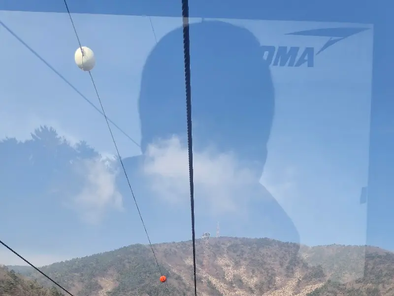 케이블카 창문에 비친 내 모습