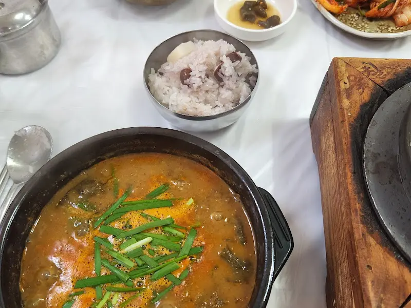 추어탕과 돌솥밥 한 상 차림