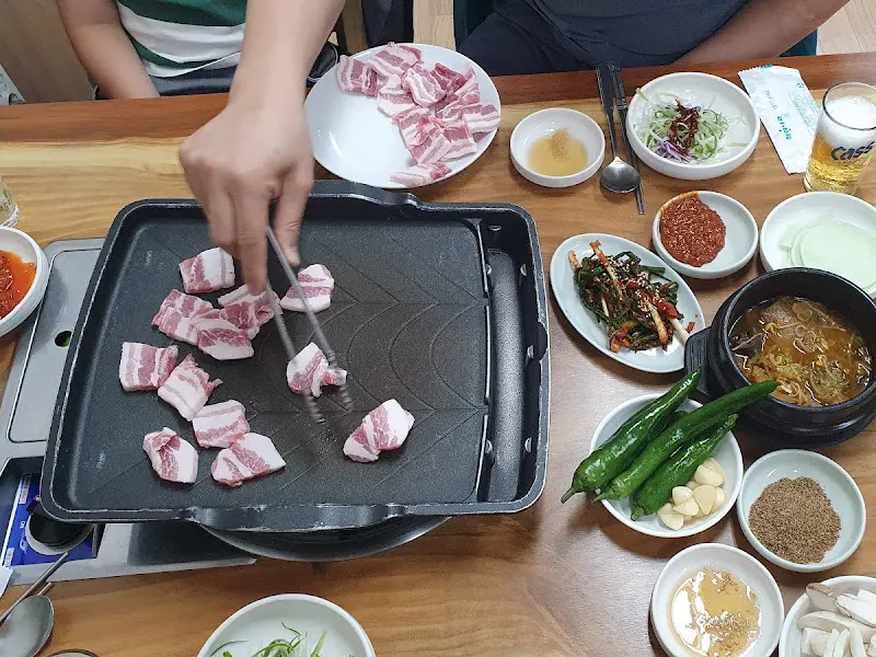 불판 위의 삼겹살