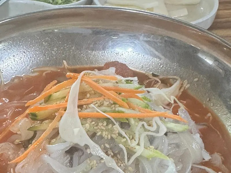 오징어회와 채소