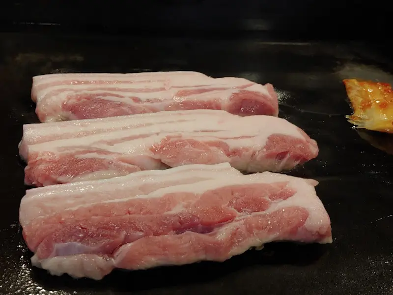 노릇하게 구워진 삼겹살