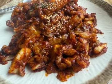 침샘을 자극하는 매운맛의 과학, 가성비 넘치는 안성 맛집 낙지 도사의 물총 낙지 볶음 미식 여정