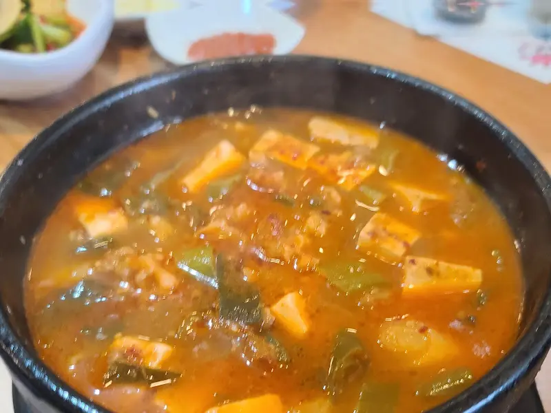뚝배기에 담긴 된장찌개