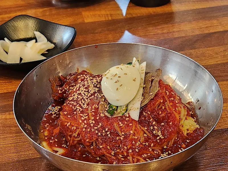 회밀면 곱빼기의 비주얼