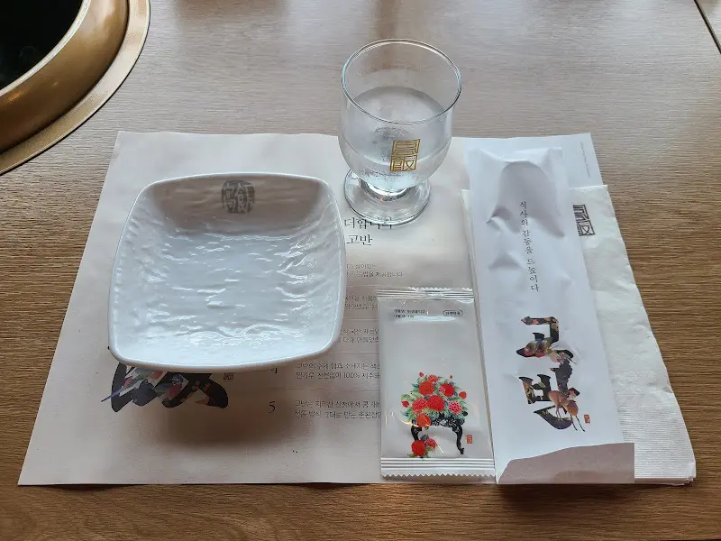 깔끔한 테이블 세팅