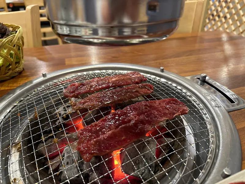 불판 위 복숭아 불고기