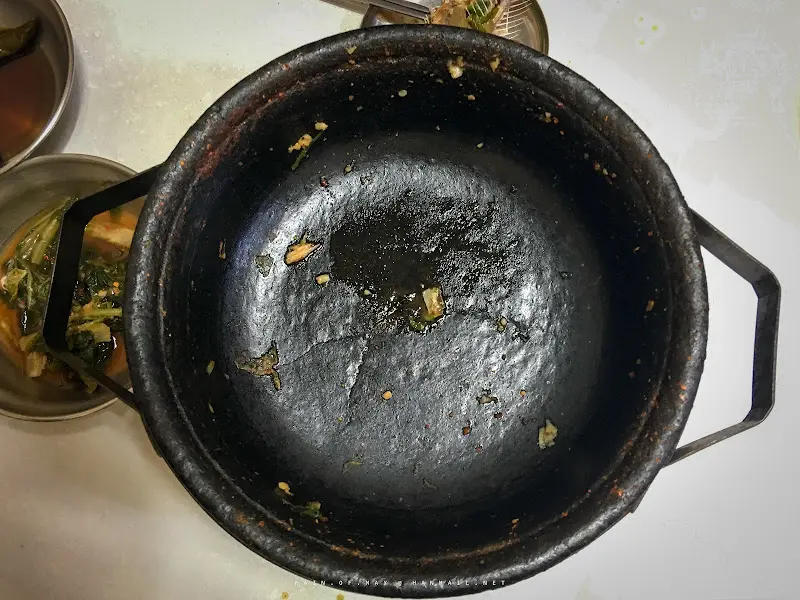 깨끗하게 비운 뚝배기