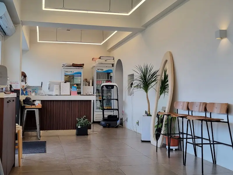 밝고 화사한 내부 인테리어