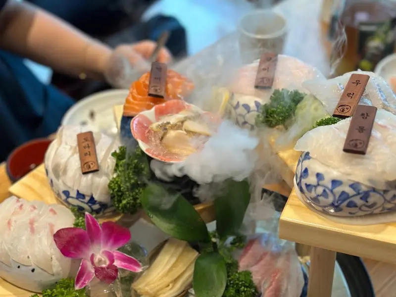 드라이아이스와 함께 나오는 사시미