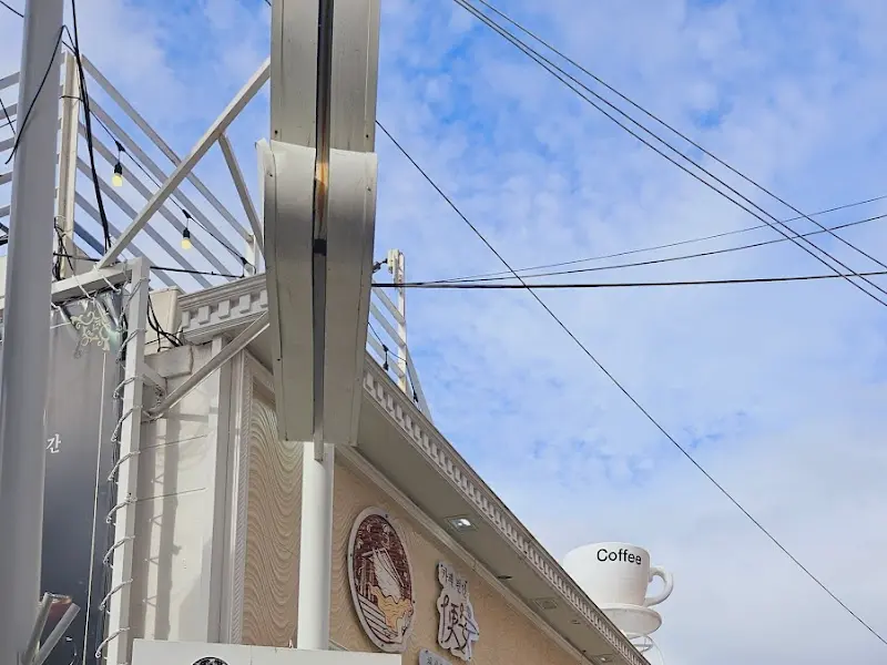 카페 외부 모습