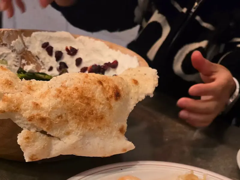 난과 샐러드 근접샷