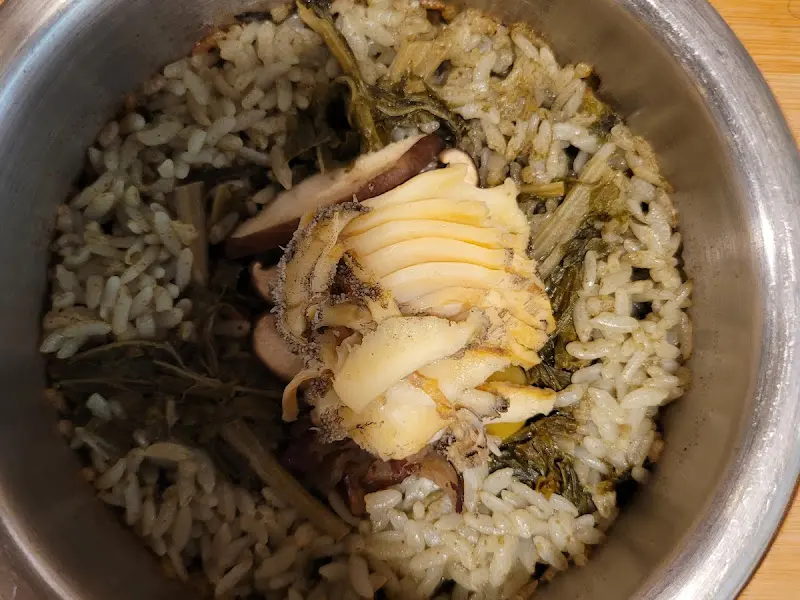 전복이 듬뿍 들어간 영양만점 돌솥밥