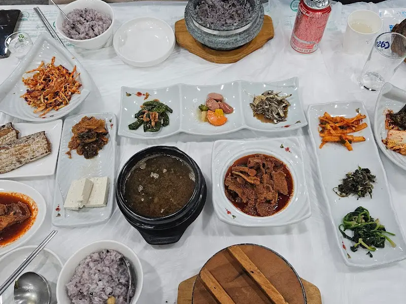 돌솥정식 한상차림