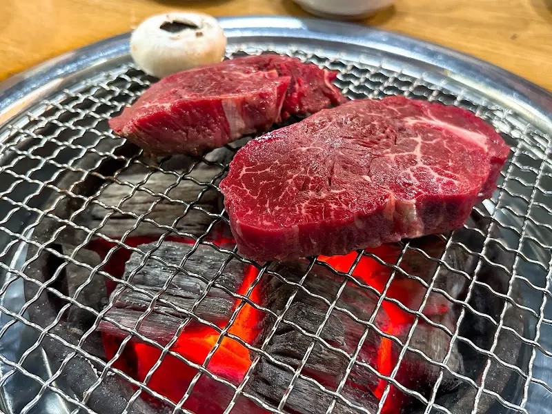 잘 구워진 한우 등심