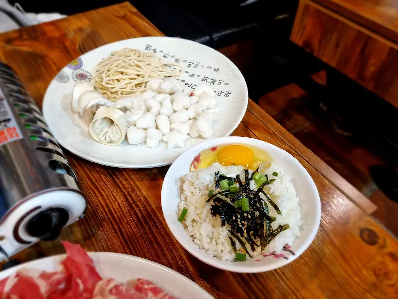 칼국수, 만두, 떡과 볶음밥 재료