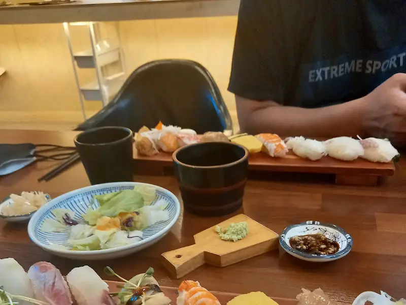 초밥과 함께 곁들여 먹기 좋은 샐러드