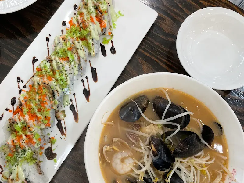 카라시 라멘과 다이너마이트 롤