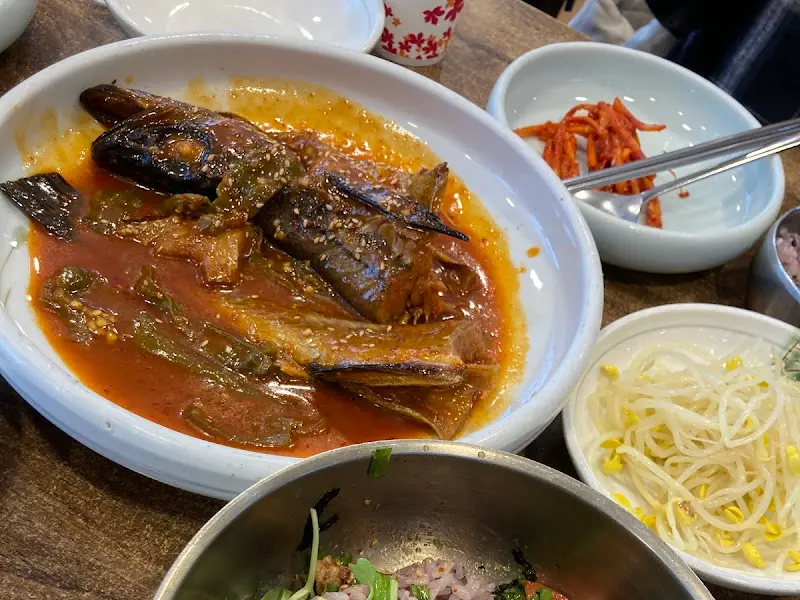 맛깔스러운 코다리찜과 밑반찬