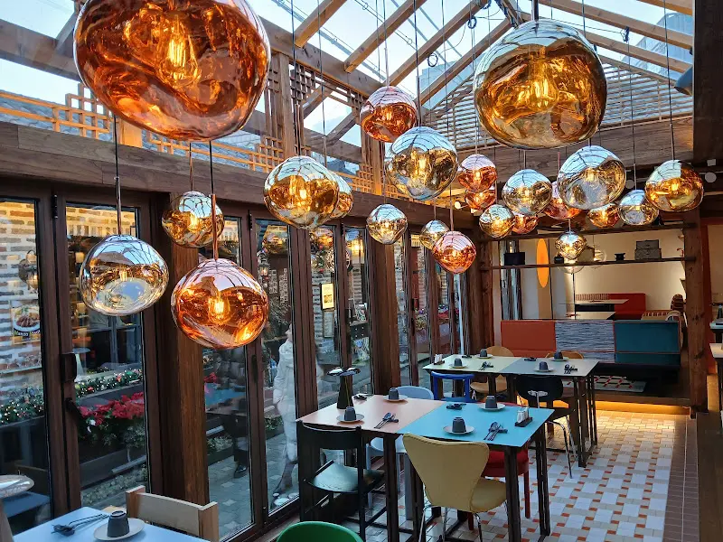 장앤페이스트 내부 조명