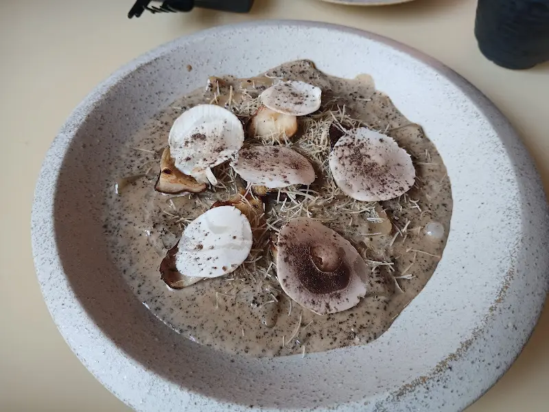 트러플 버섯 페이스트 수제비