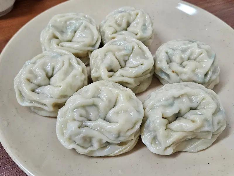 윤기가 좔좔 흐르는 왕만두