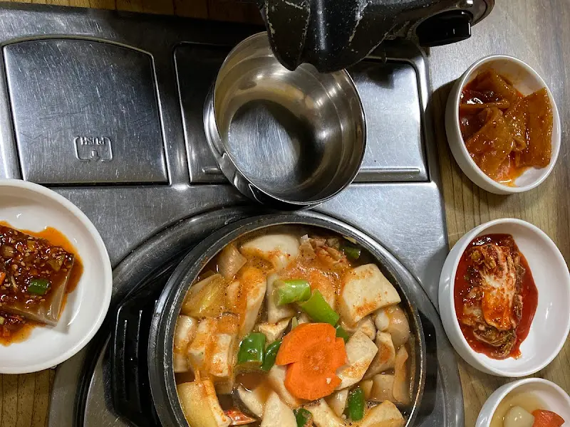 해물된장찌개와 밑반찬