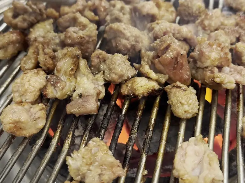 25시참숯구이 내부