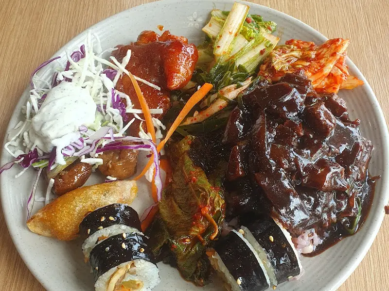 초원애 한식뷔페의 푸짐한 밥상