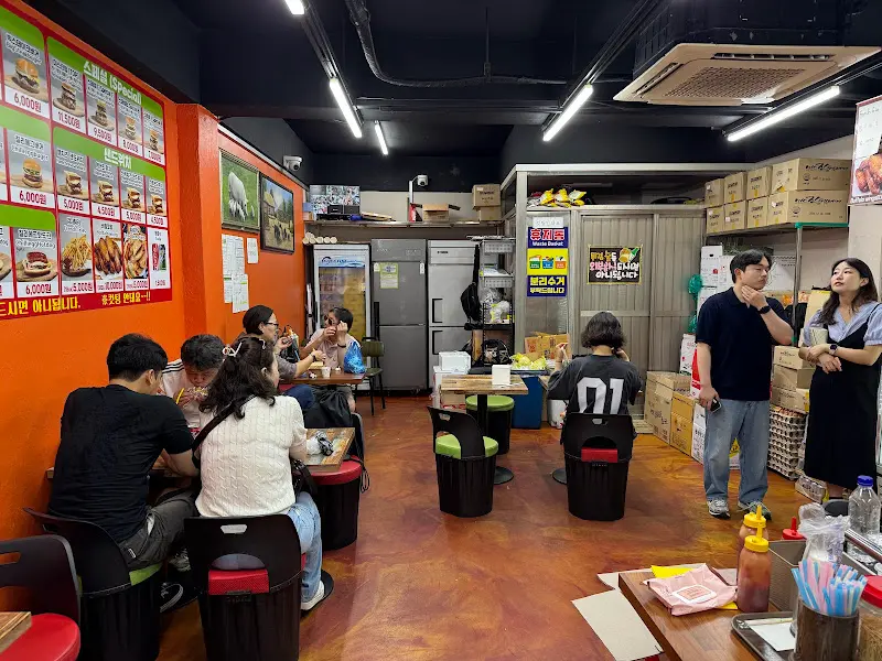 미스진 햄버거 내부