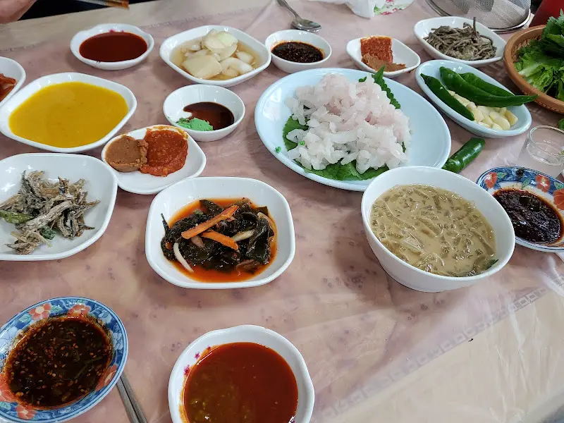 서해식당 한 상 차림