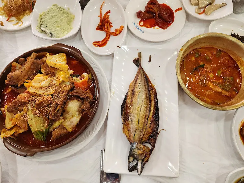 갈비찜, 고등어구이, 애호박찌개의 조화