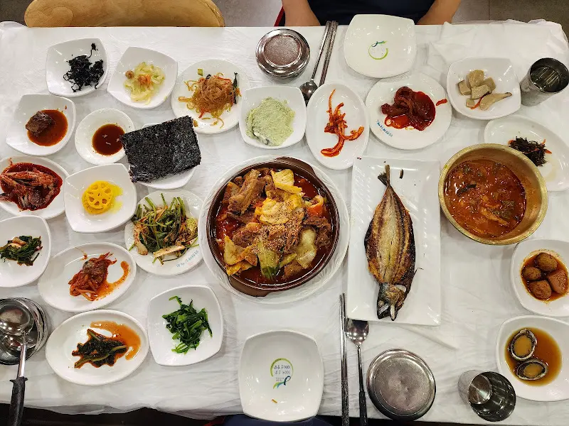 한 상 가득 차려진 밥상