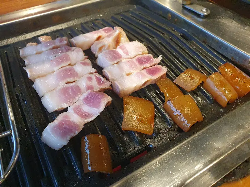 잘 구워진 오겹살